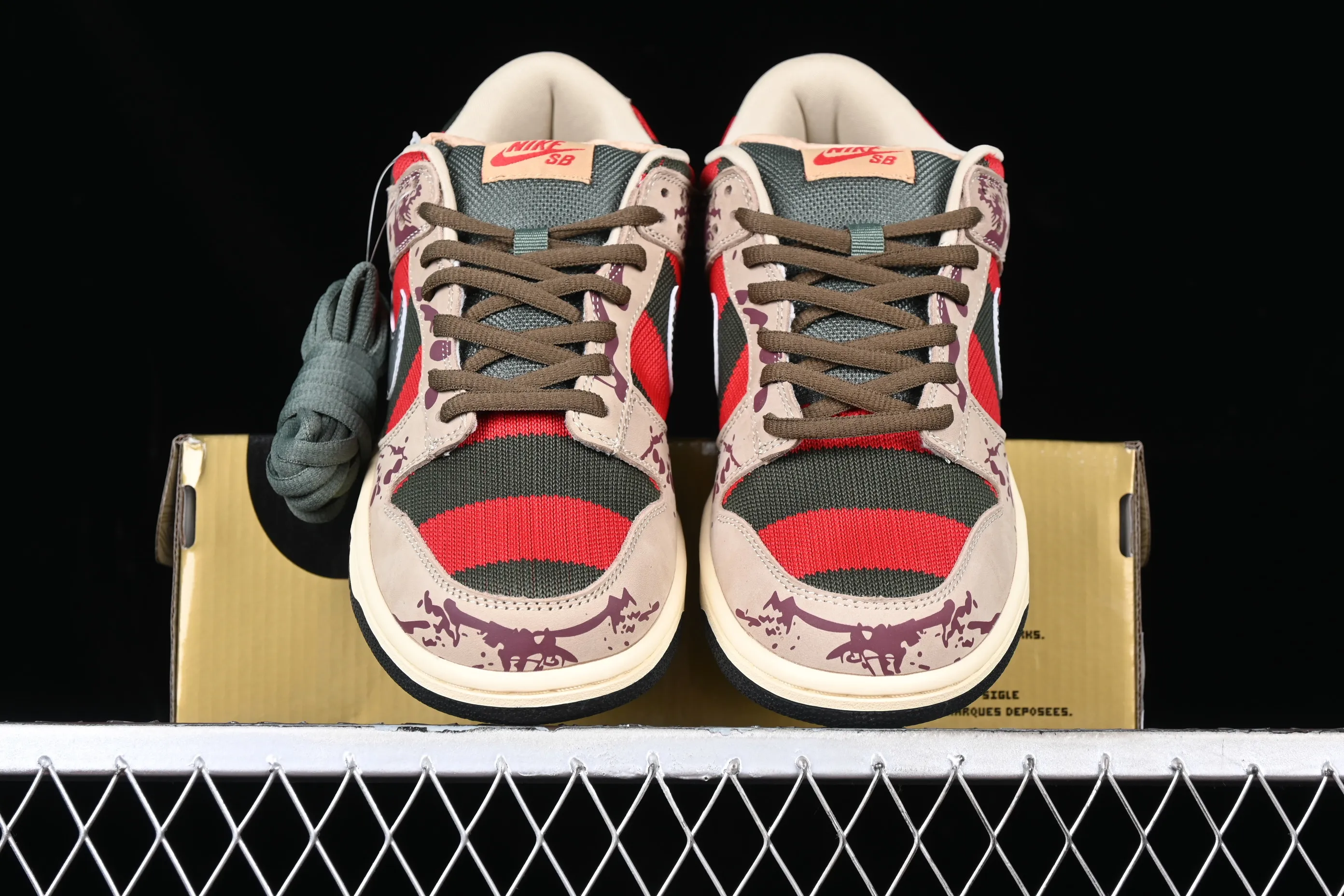 All Categories Nk SB Dunk Series Nk SB Dunk Low Low-top sneakers Pure original version Nk Dunk SB Low "Freddy Krueger" A Nightmare on Elm Street SB low-top sports and leisure sneakers 313170-202